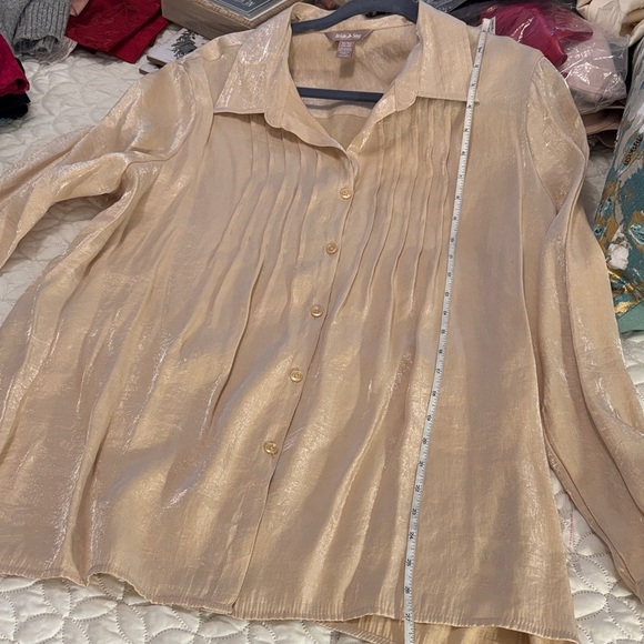 White Stag Shimmering Gold Blouse LS Tucked Bodice EUC Sz XL - Picture 6 of 8